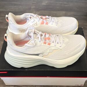 Saucony Hurricane 24